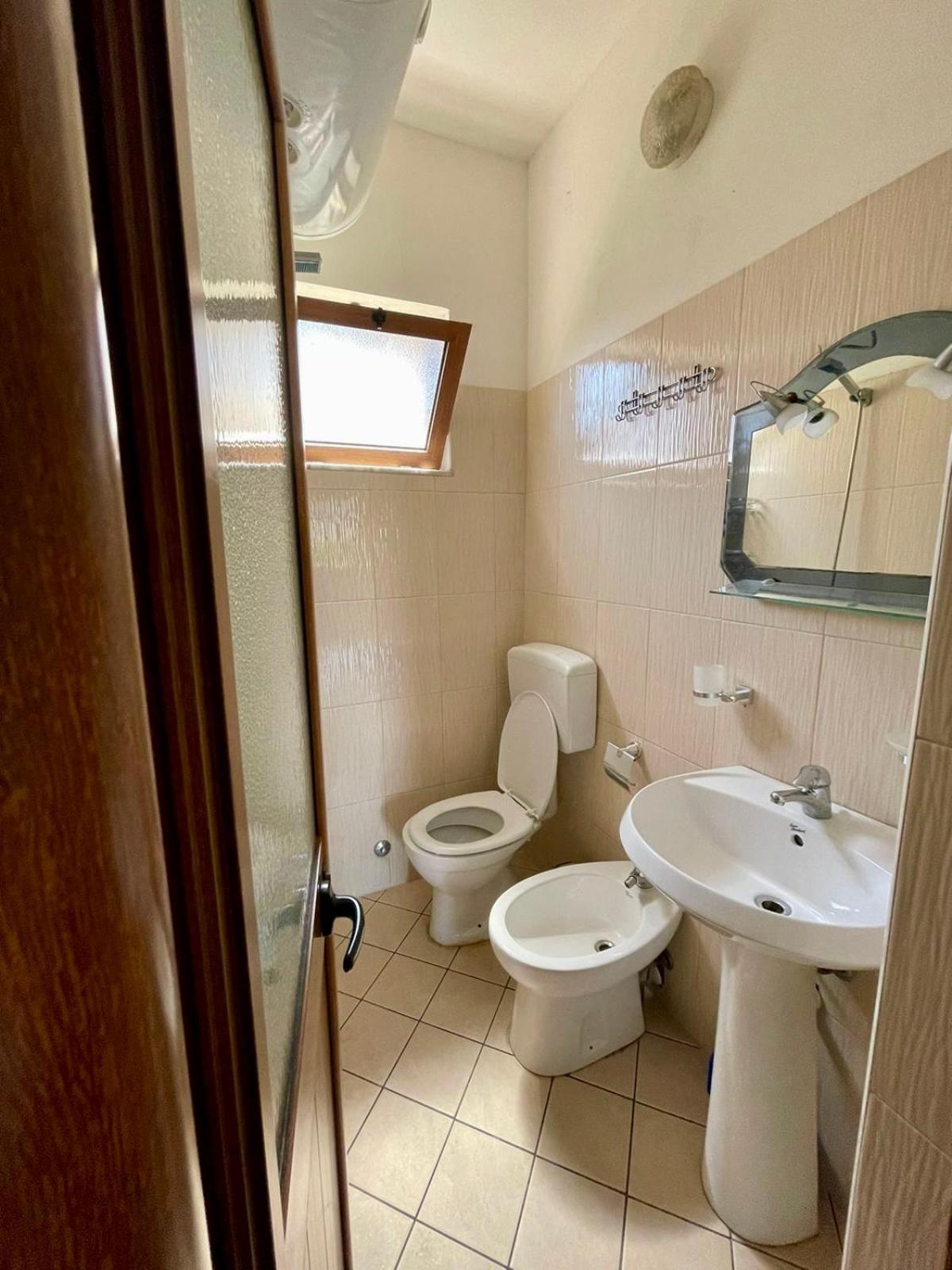 Xhou'S Home Shkoder Bagian luar foto